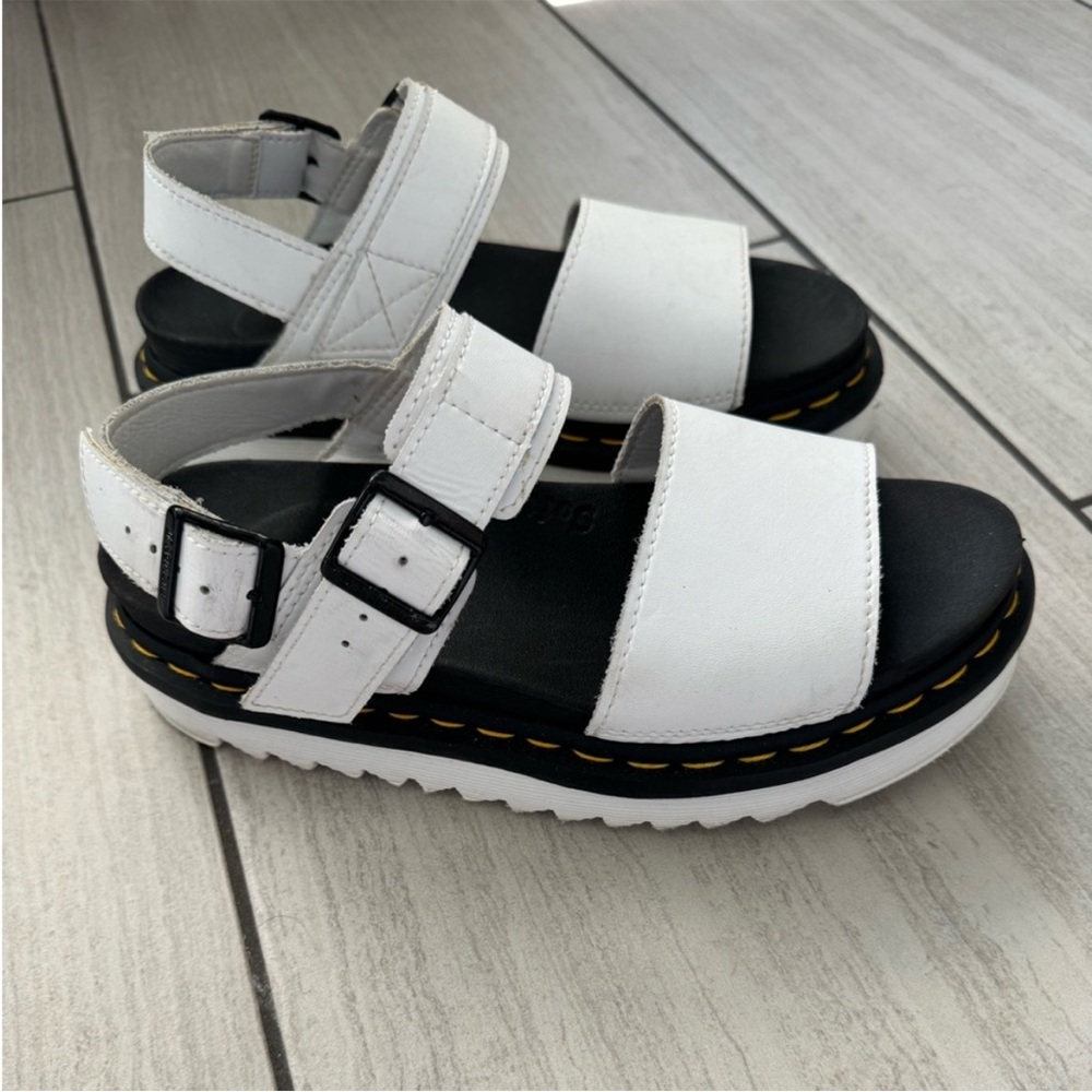 Doc Martens Voss sandal size 7 in good preowned condition. Soft Wair sole.COMFY!